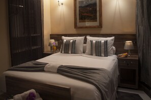 Minibar, sistema de insonorización, wifi gratis y ropa de cama 