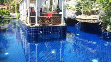 Outdoor pool, open 9:30 AM to 10:00 PM, pool loungers