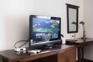 Minibar, in-room safe, desk, blackout curtains - Cherry II Hotel (Hanoi)