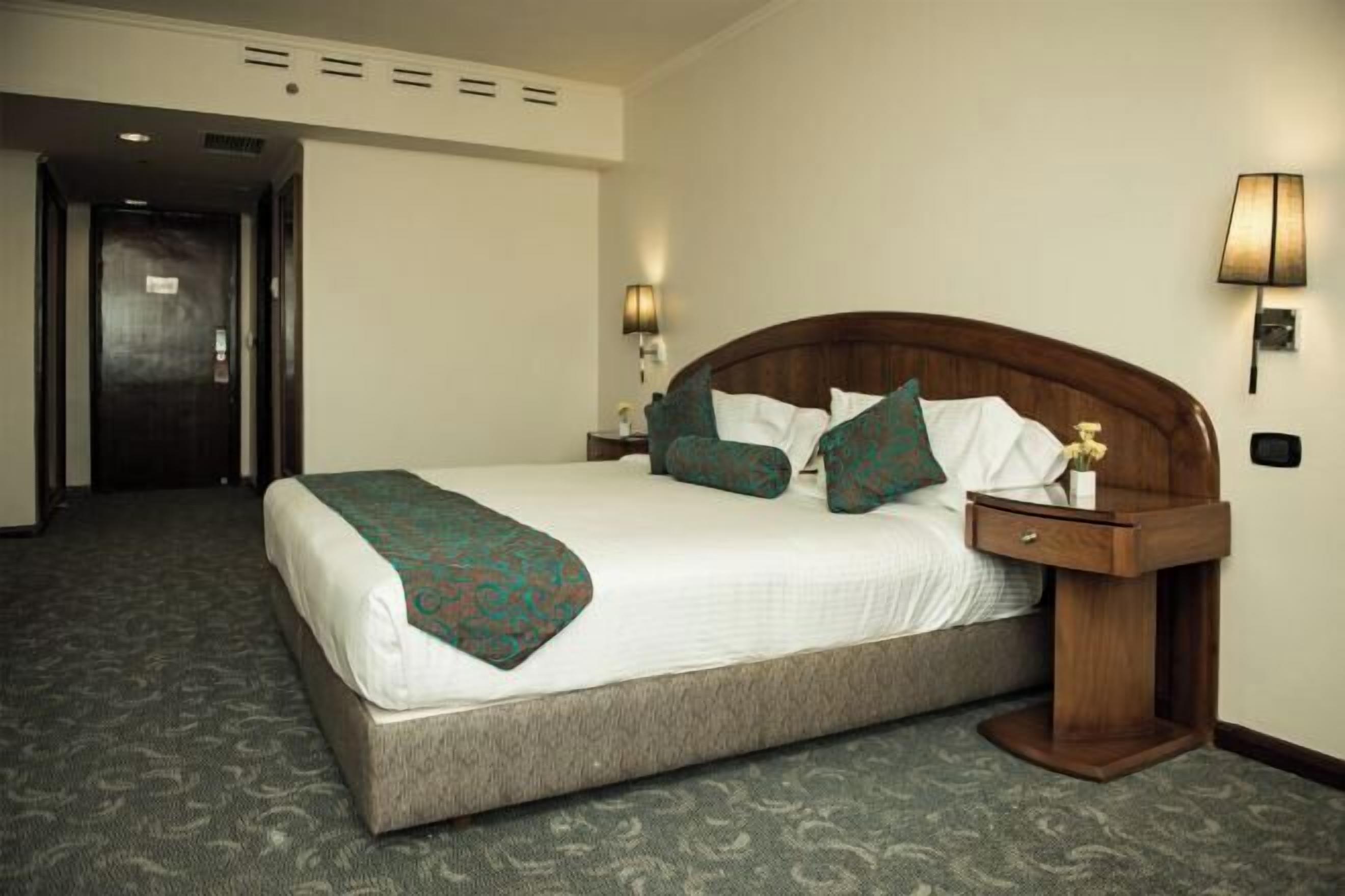 In-room safe, desk, blackout drapes, free cribs/infant beds