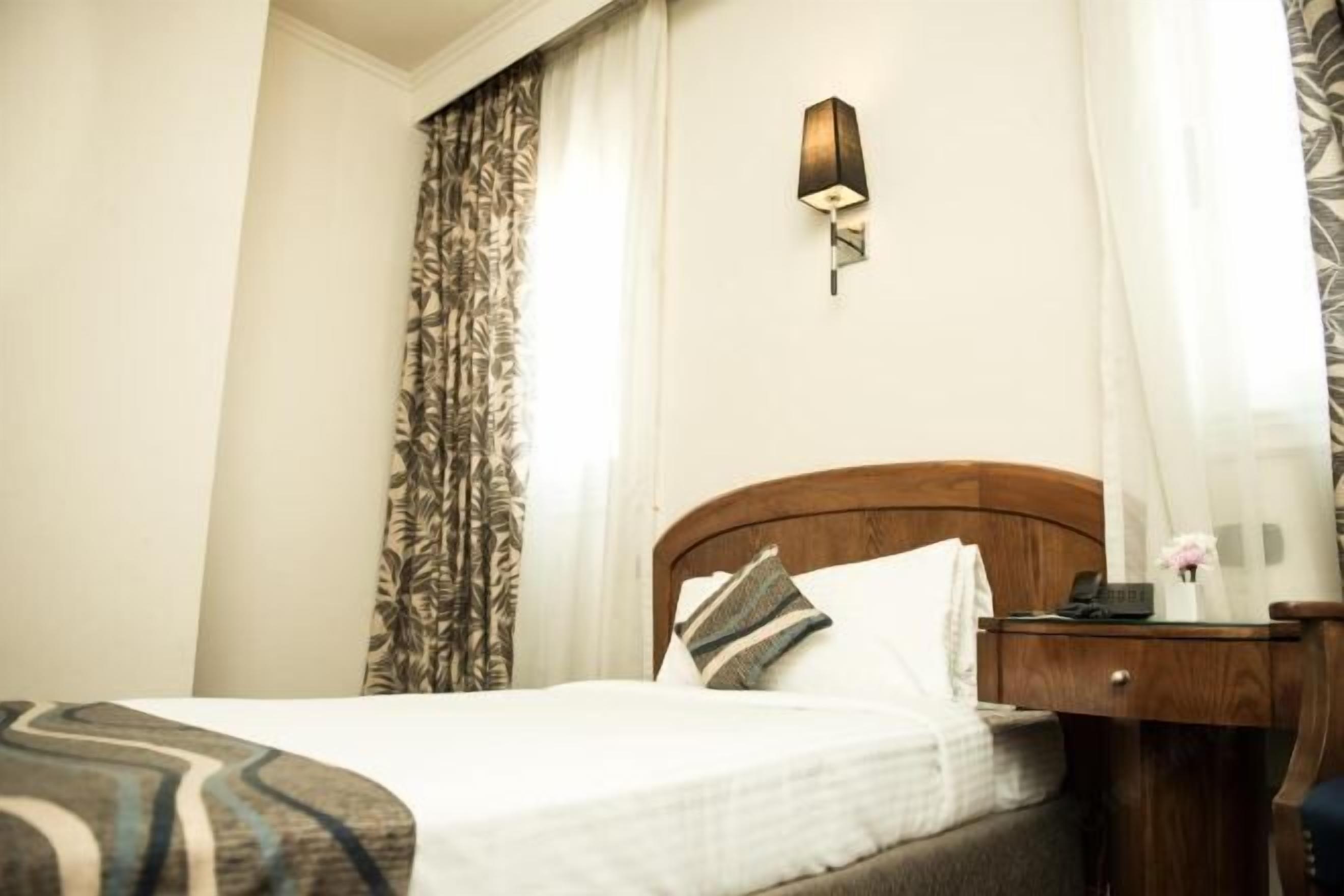 In-room safe, desk, blackout drapes, free cribs/infant beds