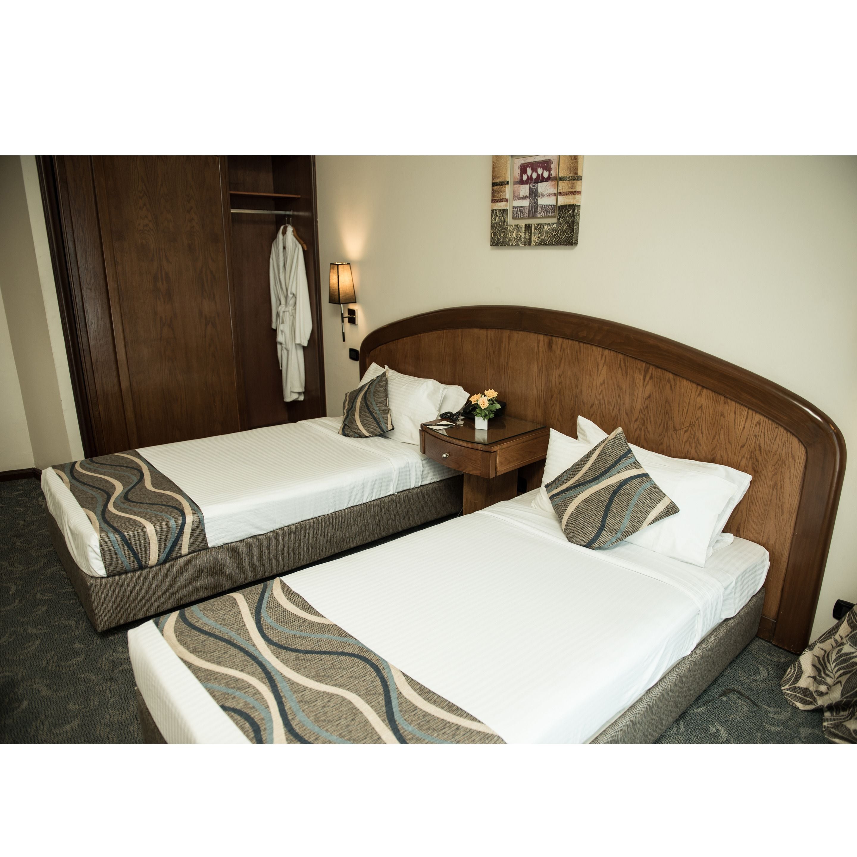 ห้องดีลักซ์ (with Sea Side View) | ห้องน้ำ | ฝักบัวในอ่างอาบน้ำ, ไดร์เป่าผม, ผ้าเช็ดตัว