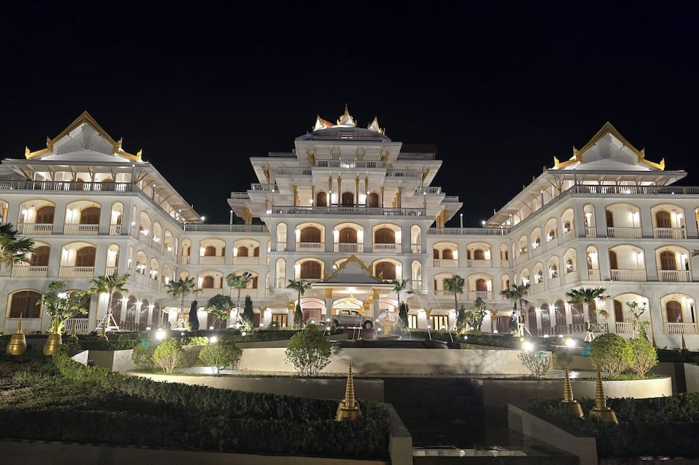 Champasak Palace Hotel — hotel in Southern Road No. 13, Ban Prabath, Pakse, Pakse LA, 16000