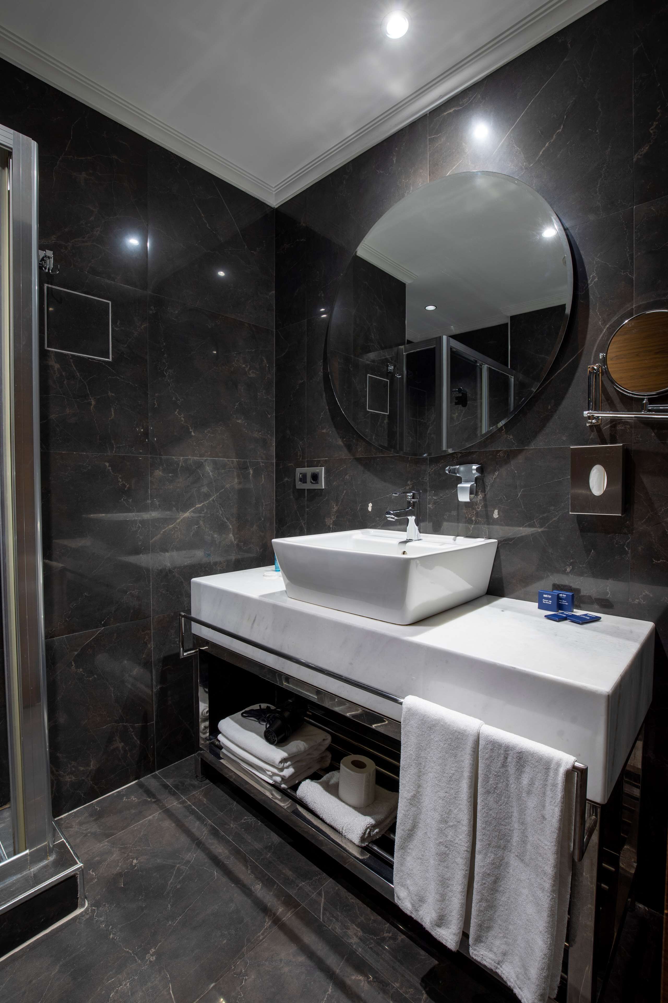 shower, free toiletries, hair dryer, slippers