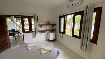 Basic Room | Minibar, blackout drapes, free WiFi, bed sheets