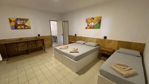 Family Room | Minibar, blackout curtains, free WiFi, bed sheets - Pousada Wind Paracuru (Paracuru)