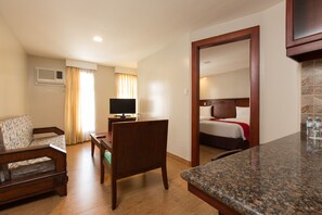 Suite Junior, 2 Tempat Tidur Twin | Area keluarga | TV LED