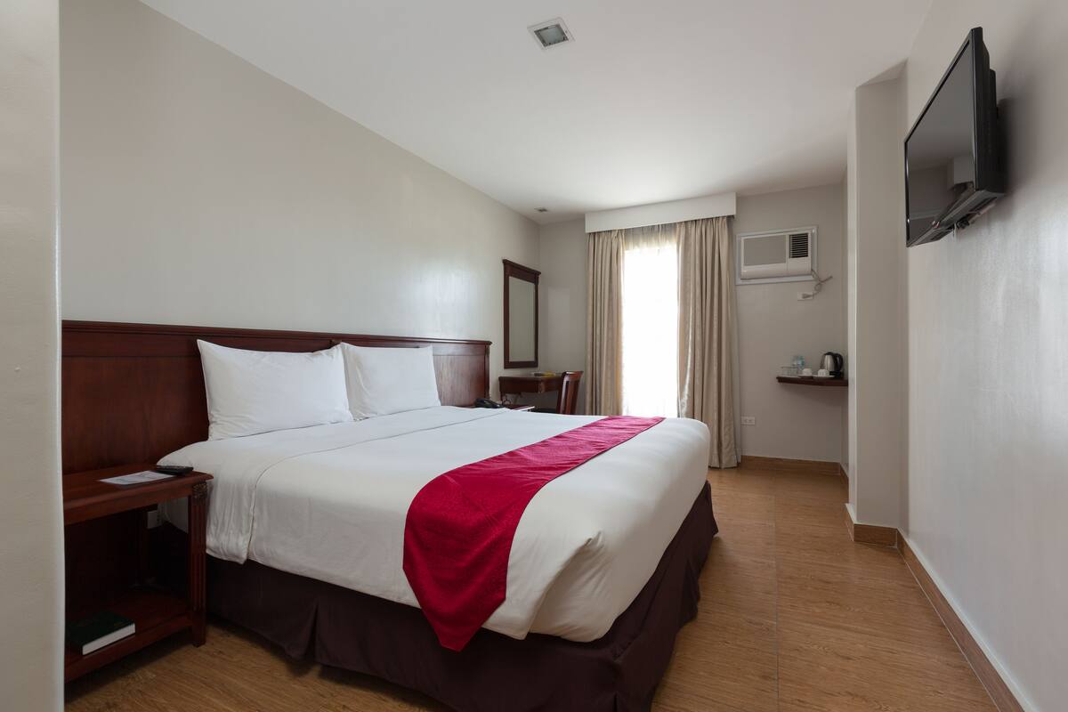 Superior Room King | In-room safe, desk, WiFi (free)
