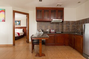 Suite Deluxe, 1 cama de matrimonio grande | Caja fuerte, escritorio, wifi gratis