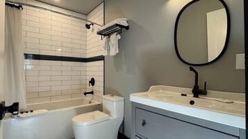 Premium Suite | Bathroom | Combined shower/tub, deep soaking tub, free toiletries, hair dryer