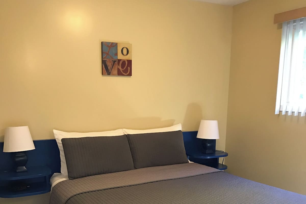 Suite, 1 slaapkamer | 1 slaapkamer, luxe beddengoed, een strijkplank/strijkijzer, gratis wifi
