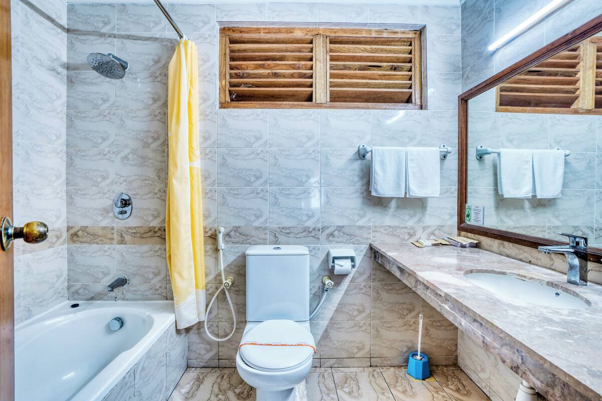 premium room, partial sea view | 1 bedroom, minibar, in-room safe, individually decorated