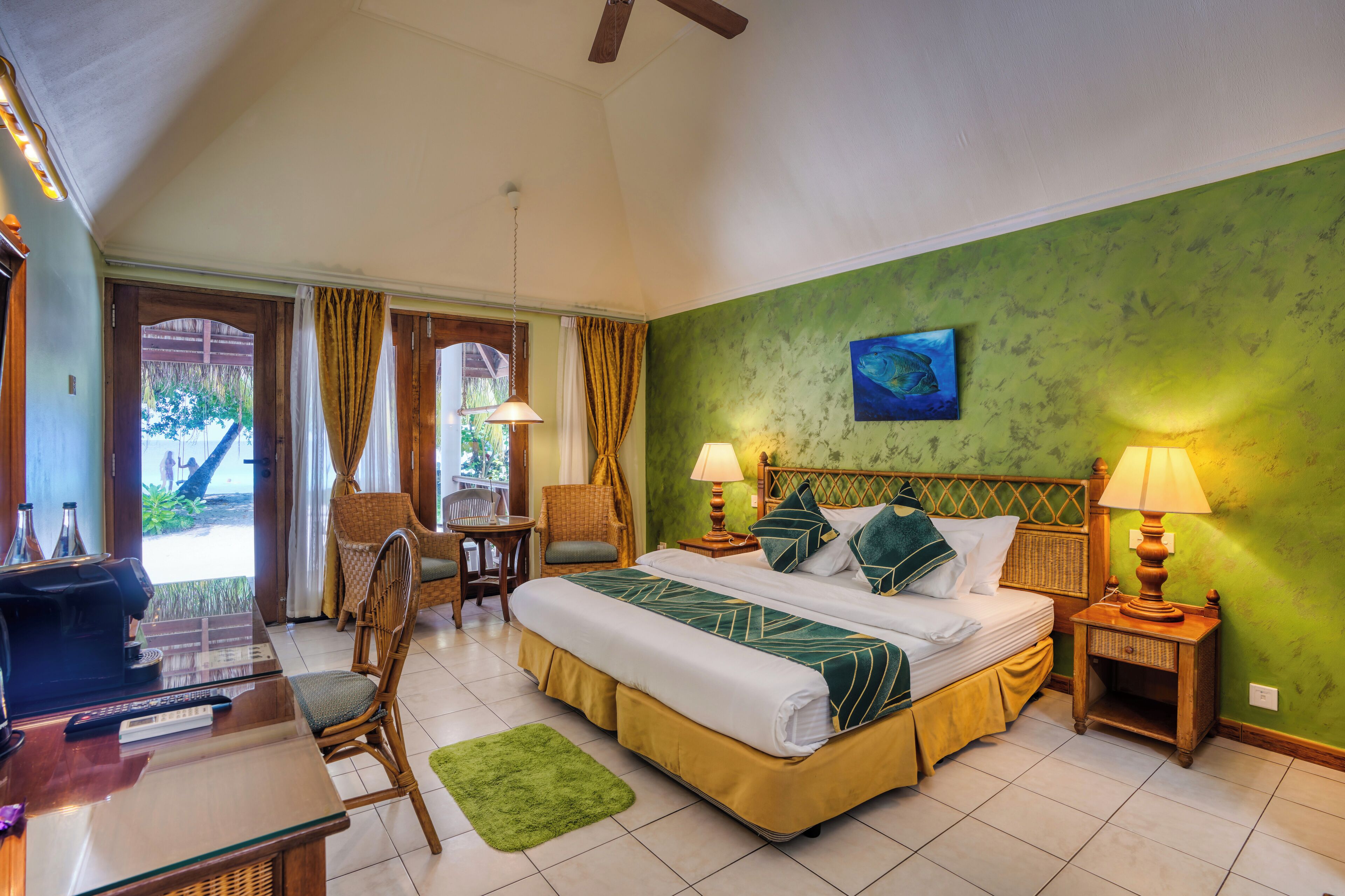 premium room, partial sea view | 1 bedroom, minibar, in-room safe, individually decorated