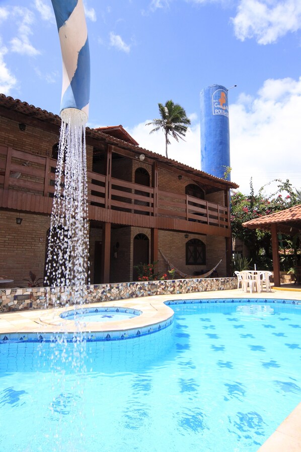 Outdoor pool, pool umbrellas, sun loungers - Canto do Mar (Ipojuca)