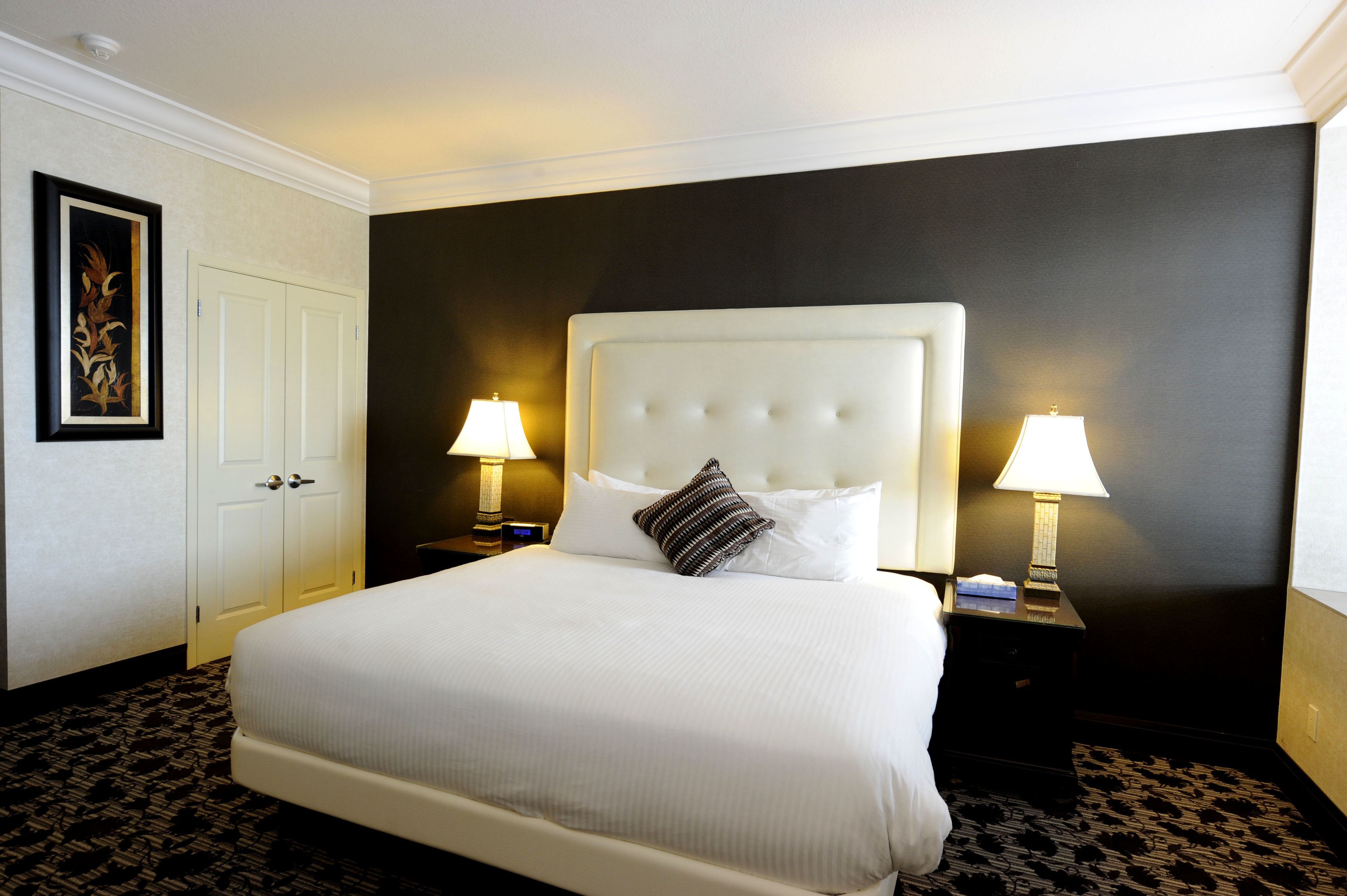 standard room | 1 bedroom, pillow-top beds, desk, laptop workspace