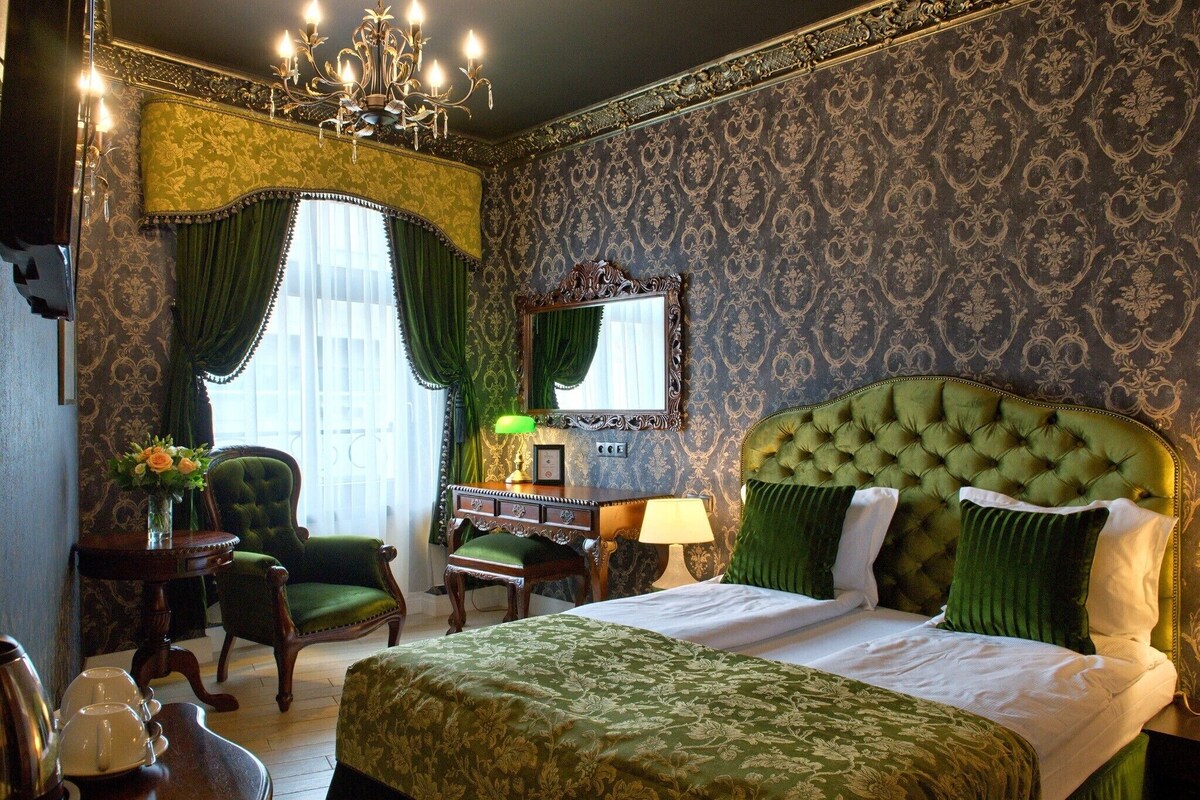 Deluxe Double or Twin Room | Egyptian cotton sheets, memory foam beds, in-room safe, desk