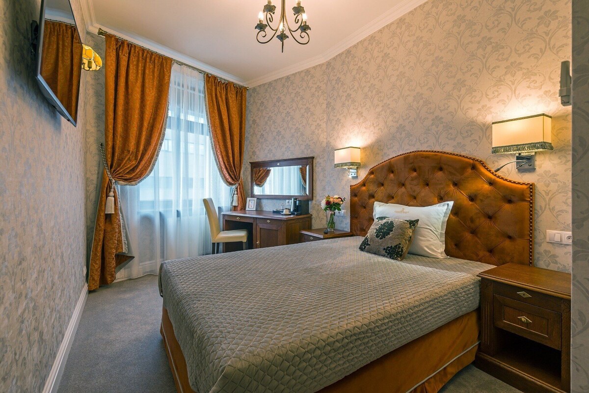 Deluxe Single Room | Egyptian cotton sheets, memory foam beds, in-room safe, desk