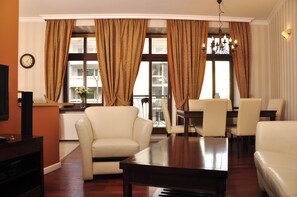 42-inch LCD TV with satellite channels, TV - SleepWalker Boutique Suites (Wroclaw)