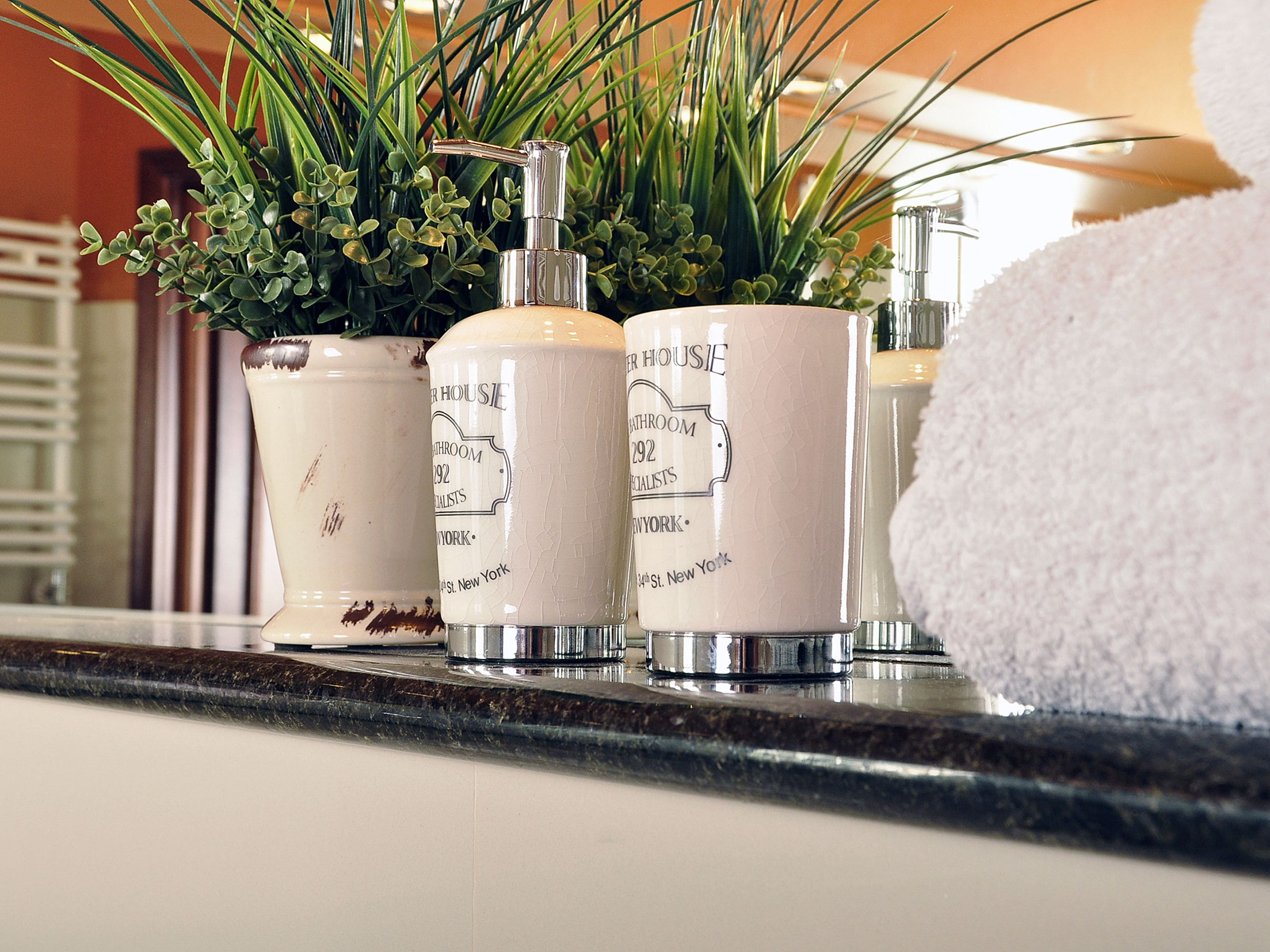 deluxe apartment, 1 bedroom | bathroom | free toiletries, hair dryer, slippers, towels