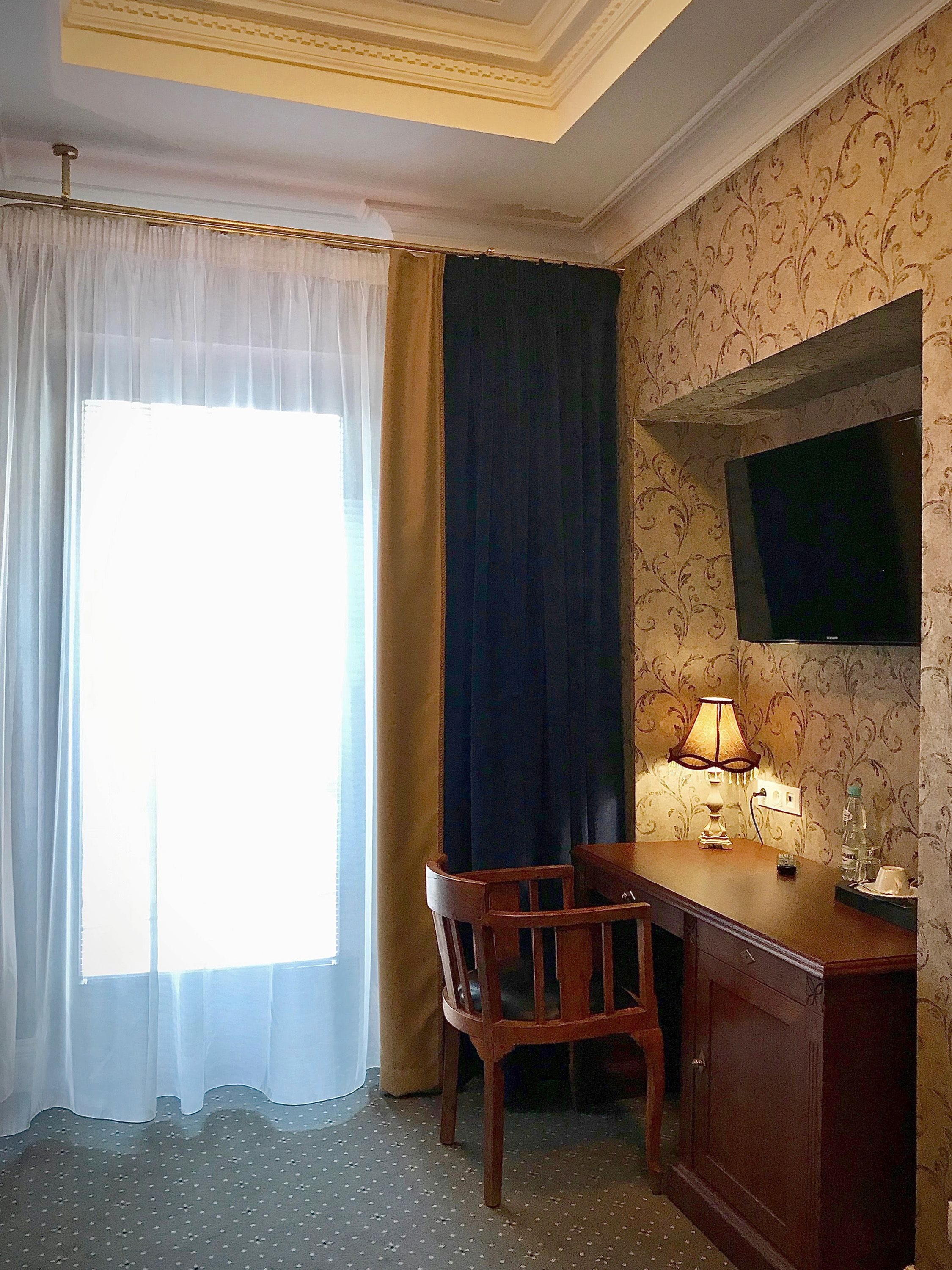 deluxe single room | egyptian cotton sheets, memory-foam beds, in-room safe