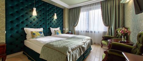 Deluxe dubbelrum eller tvåbäddsrum | Egyptiska bomullslakan och memory foam-madrasser