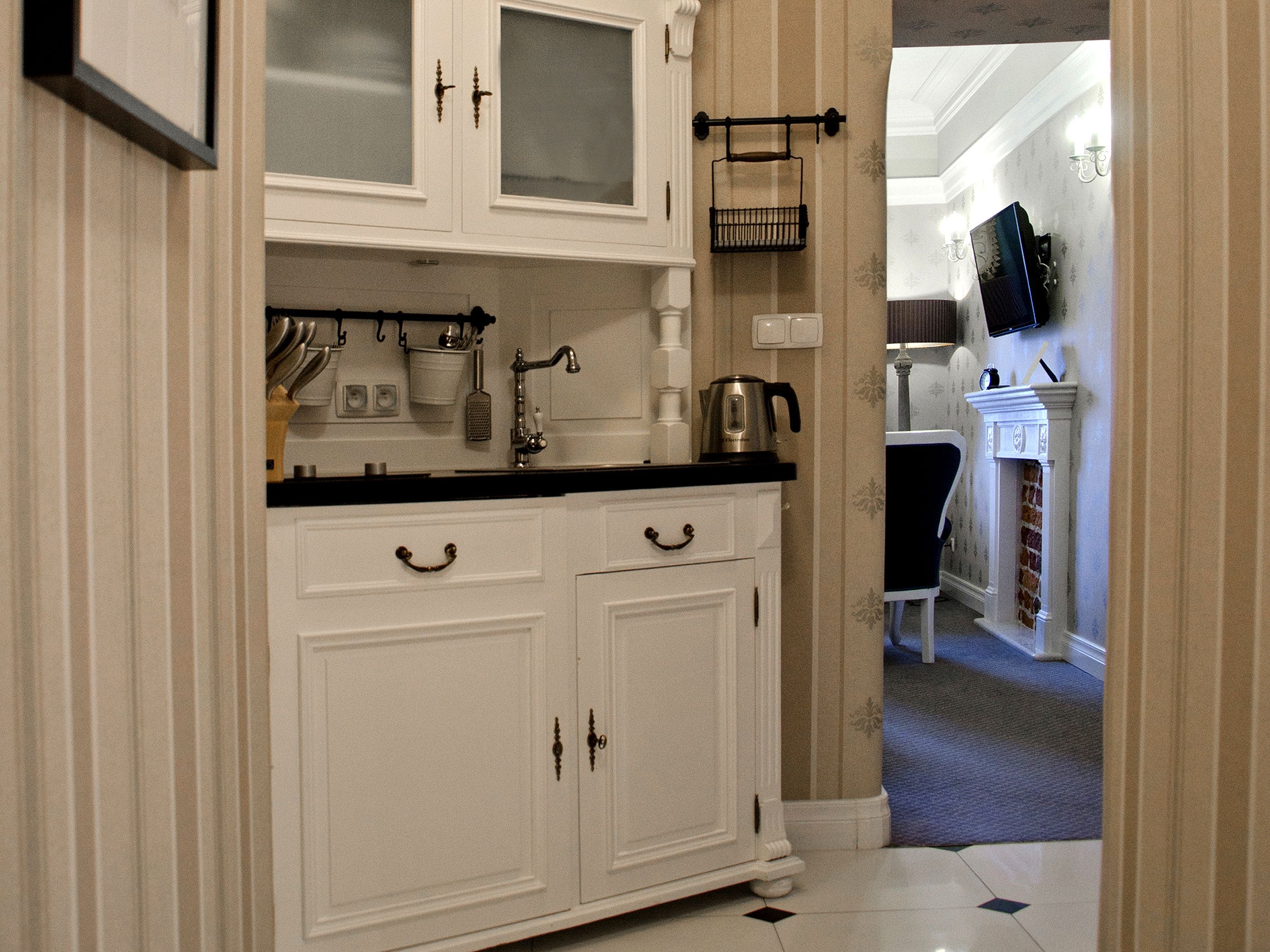 deluxe apartment, 1 bedroom | private kitchenette | fridge, coffee/tea maker, electric kettle