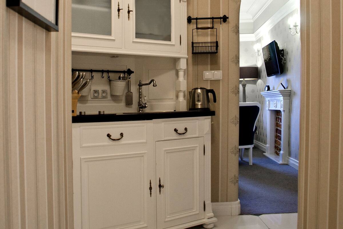 deluxe apartment, 1 bedroom | private kitchenette | fridge, coffee/tea maker, electric kettle