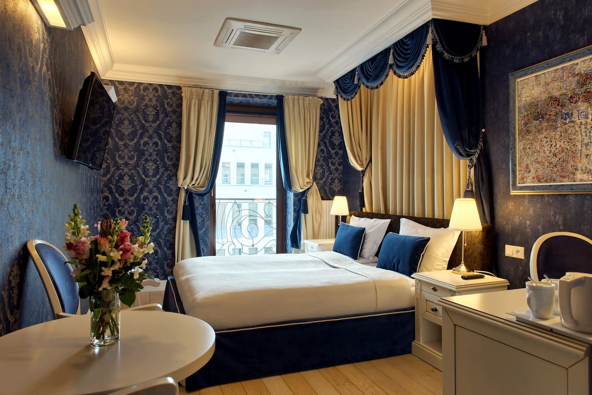 Deluxe Double or Twin Room | Egyptian cotton sheets, memory-foam beds, in-room safe, desk