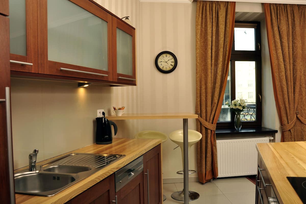 deluxe apartment, 2 bedrooms | private kitchenette | fridge, coffee/tea maker, electric kettle