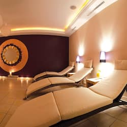Espace de soins en plein air, sauna, bain à remous, hammam