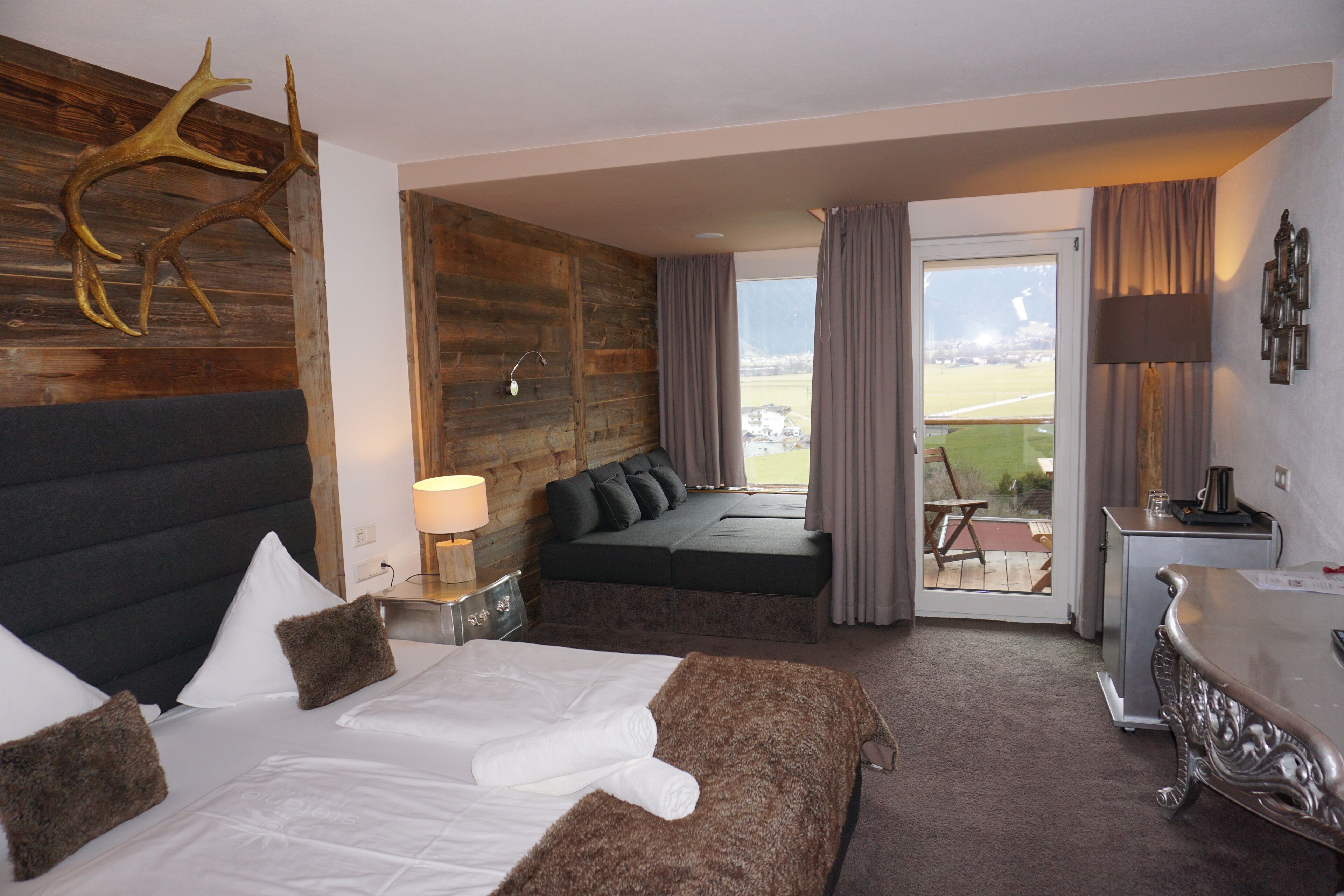 panoramic double room, balcony, mountain view | 1 bedroom, premium bedding, in-room safe, free wifi