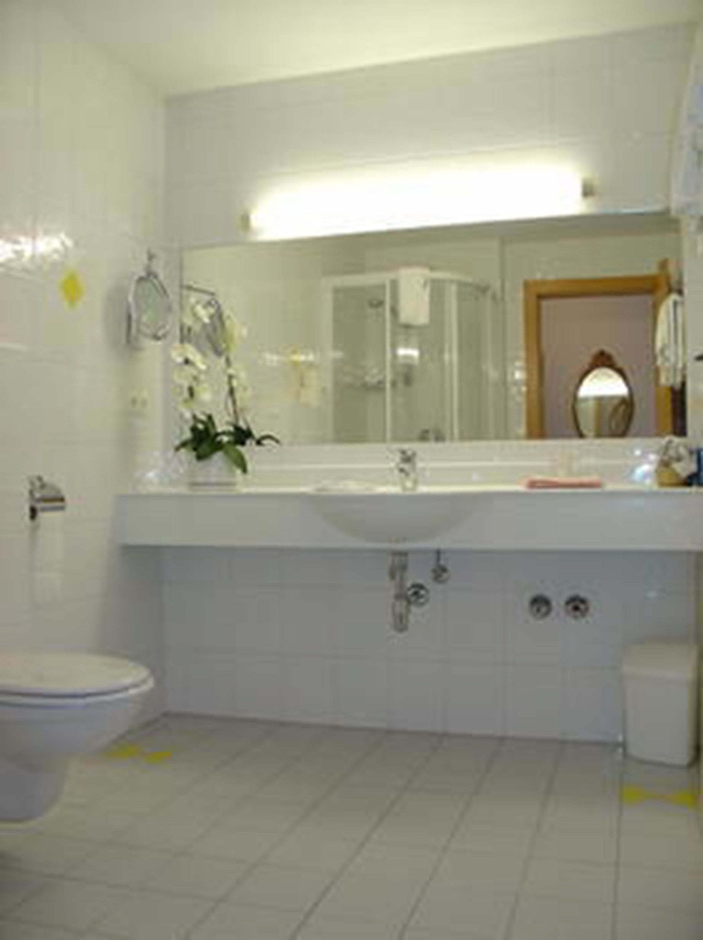 economy room, balcony, valley view | bathroom | free toiletries, hair dryer, bathrobes, slippers