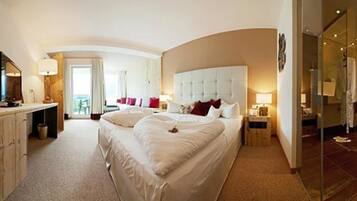 Panoramic-Doppelzimmer, Balkon, Bergblick | Hochwertige Bettwaren, Zimmersafe, kostenloses WLAN, Bettwäsche