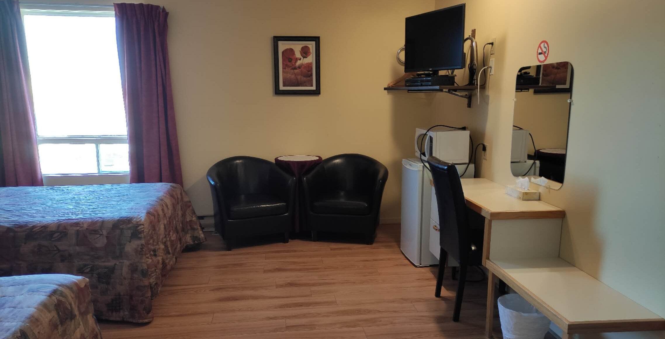 Standard-huone, 2 parisänkyä | Työpöytä, silitysrauta/-lauta, ilmainen Wi-Fi