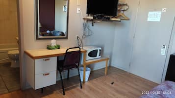 标准房, 1 张大床 | 办公桌、熨斗/熨板、免费 WiFi