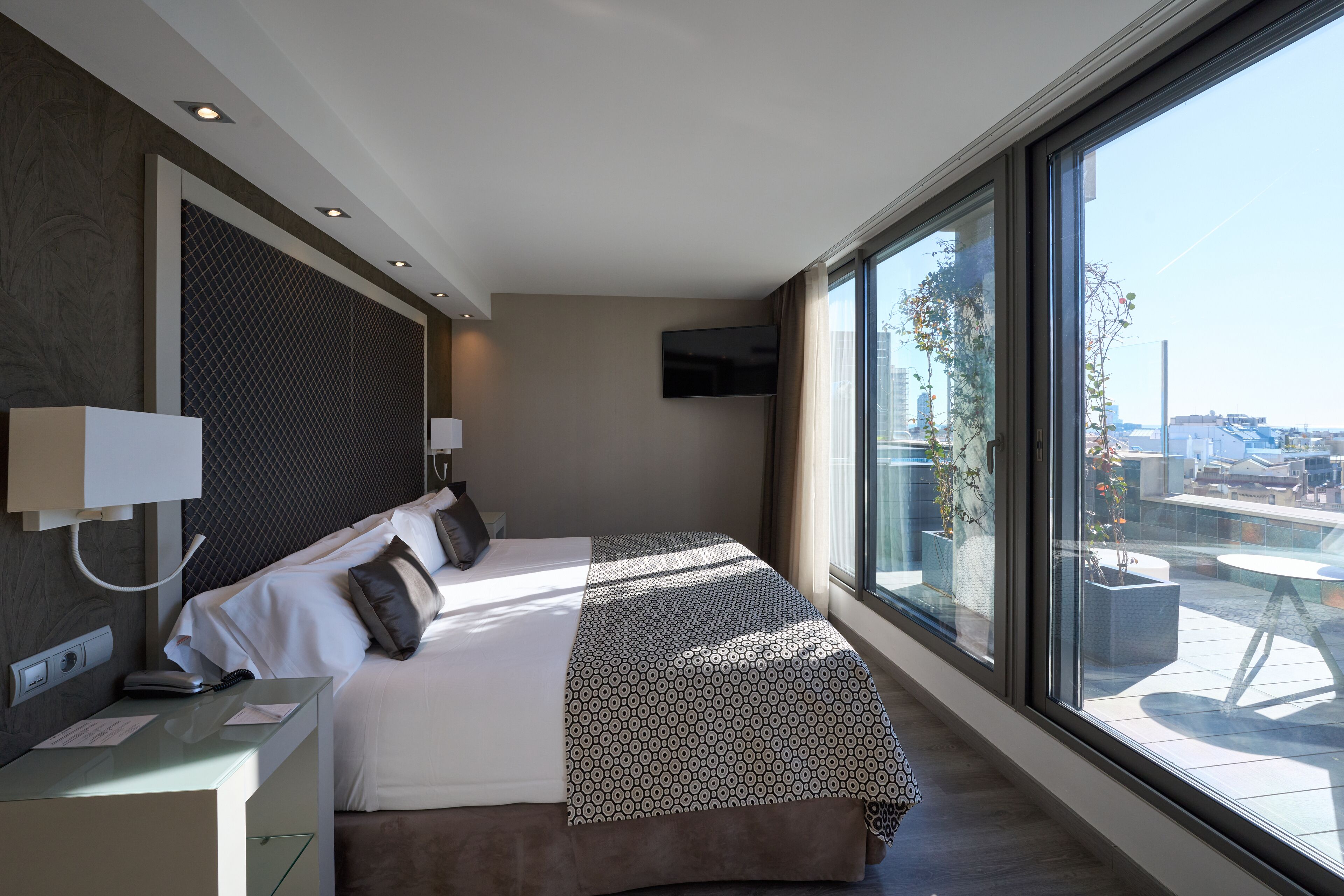 minibar, in-room safe, desk, soundproofing