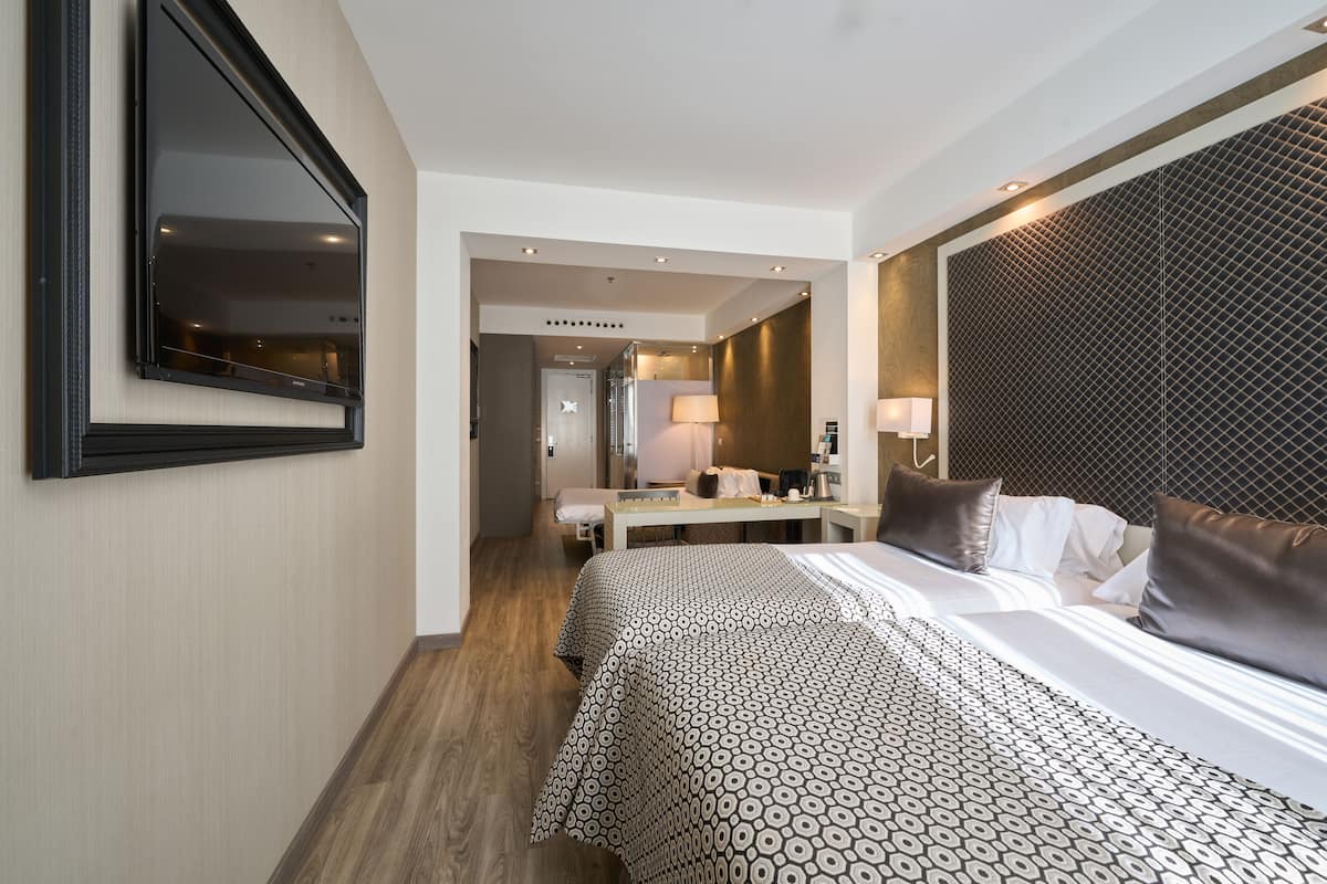 Chambre Triple | 1 chambre, minibar, coffres-forts dans les chambres, bureau