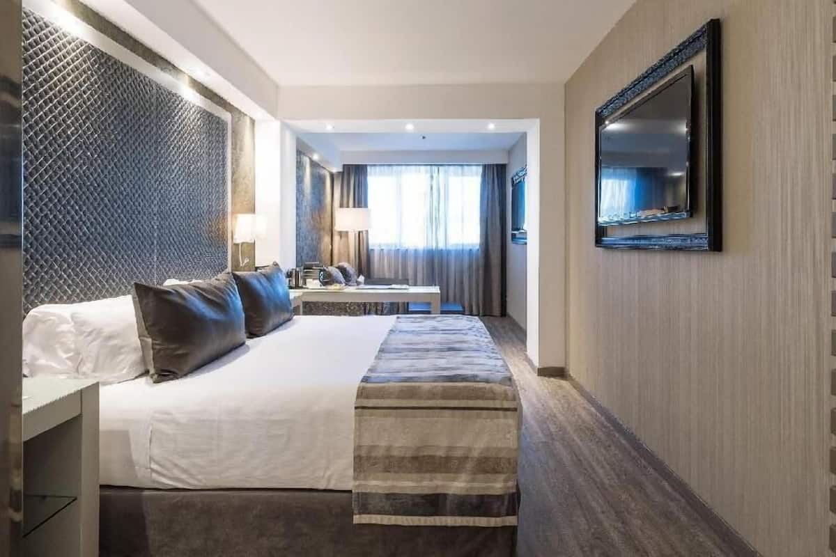 Minibar, in-room safe, desk, soundproofing