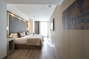 Minibar, in-room safe, desk, soundproofing - Catalonia Square (Barcelona)