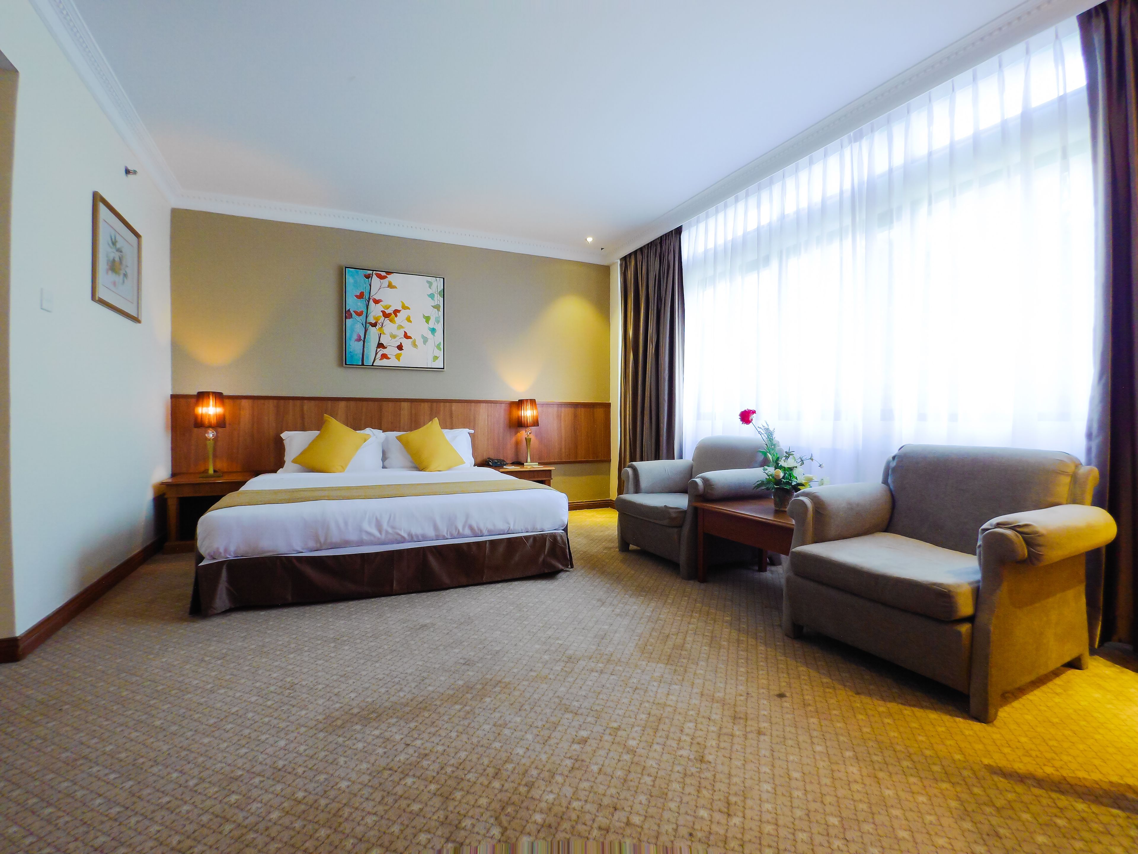 Dobbelt- eller tomannsrom – deluxe | Sengetøy av topp kvalitet, safe på rommet, skrivebord og lydisolert