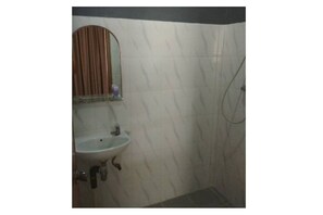 Camera Classic | Bagno | Set di cortesia gratuito, asciugacapelli, asciugamani