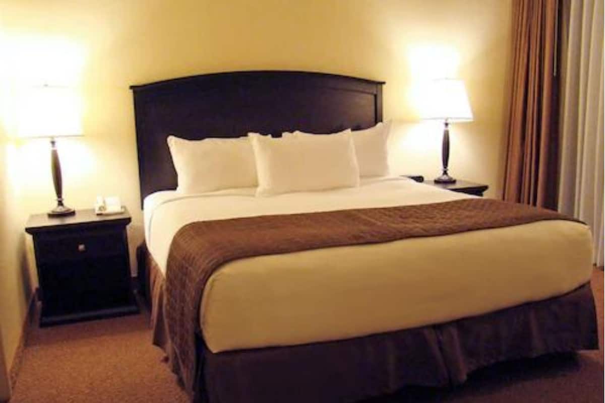 In-room safe, iron/ironing board, WiFi (free), alarm clocks