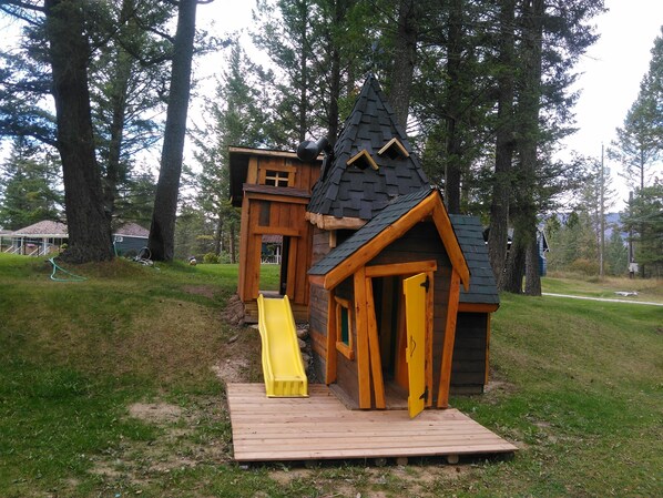 Children’s play area – outdoor