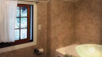 Two Bedroom Cabin | Bathroom | Combined shower/tub, hair dryer, towels