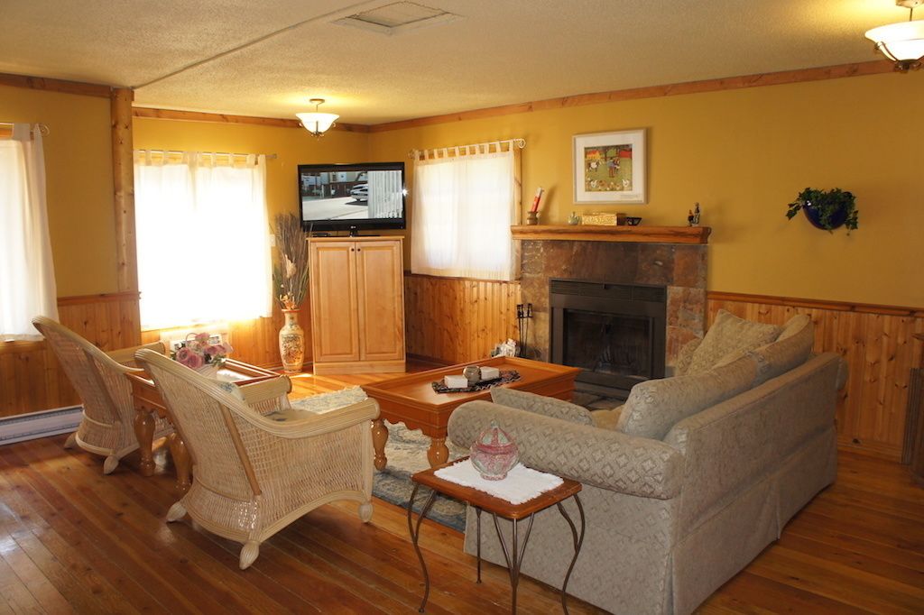 three bedroom cabin | living room