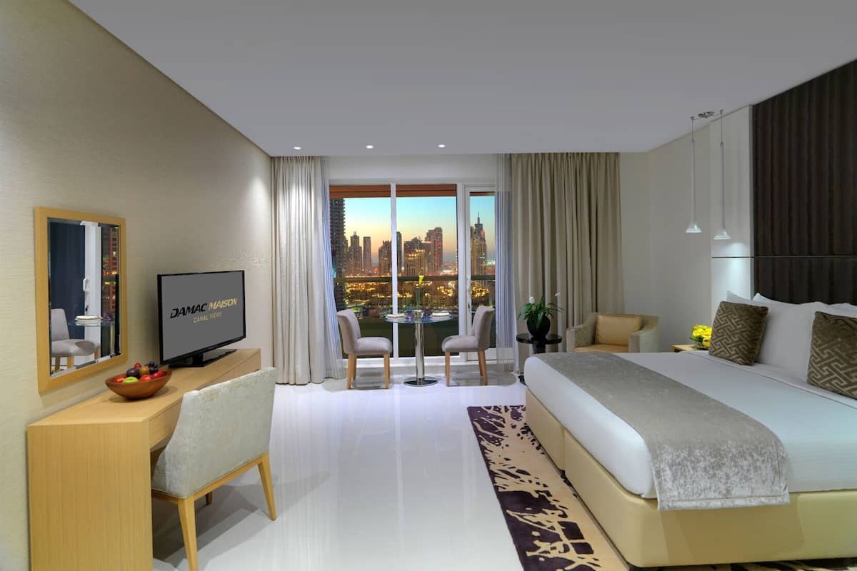 Frette Italian sheets, premium bedding, in-room safe