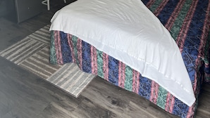 Free WiFi, bed sheets - New Rome Motel (Columbus)