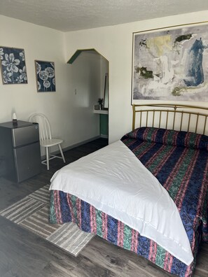 Standard Room | Free WiFi, bed sheets - New Rome Motel (Columbus)