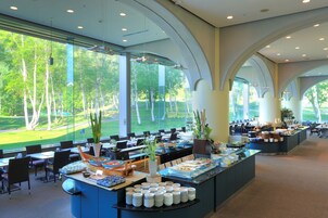 2 restaurants, breakfast served, Japanese cuisine