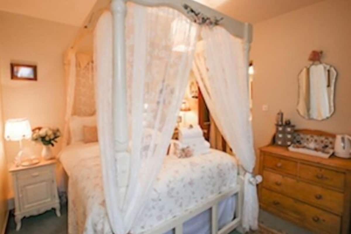 Chambre Double, salle de bains attenante, vue jardin (Room 2)
